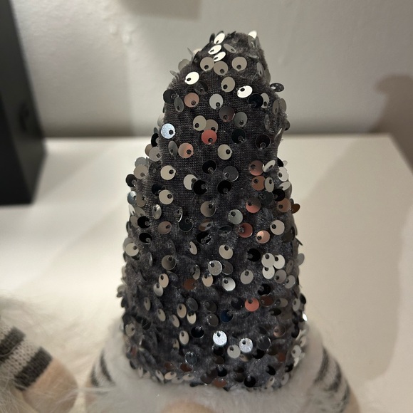 2 Silver Christmas Gnomes - Picture 2 of 9